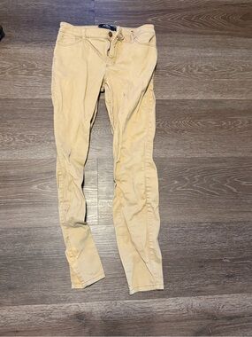Hollister High-Rise Super Skinny Pants in Light Khaki